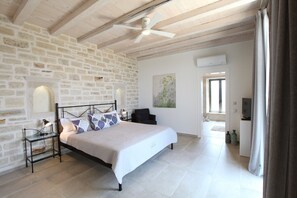 3 bedrooms, in-room safe, iron/ironing board, travel cot - Pool-Villa Mila, heated pool, spacious Villa on 13. 000 sqm plot (Rethymnon)