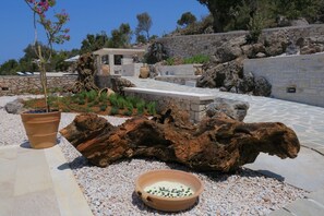 Property grounds - Pool-Villa Mila, heated pool, spacious Villa on 13. 000 sqm plot (Rethymnon)