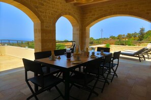 Outdoor dining - Pool-Villa Mila, heated pool, spacious Villa on 13. 000 sqm plot (Rethymnon)
