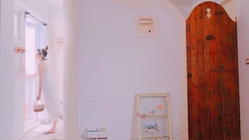 Comfort tweepersoonskamer, balkon | Een minibar, een bureau, verduisterende gordijnen