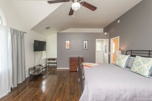 3 chambres, fer et planche à repasser, Internet, draps fournis