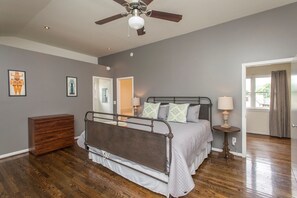 3 chambres, fer et planche à repasser, Internet, draps fournis