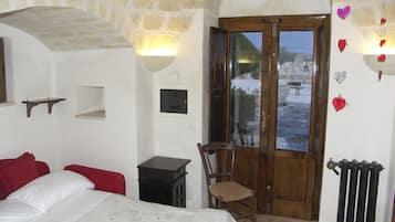 Habitación doble, 1 cama individual grande, baño privado (Trullo) | Ropa de cama de alta calidad y decoración personalizada
