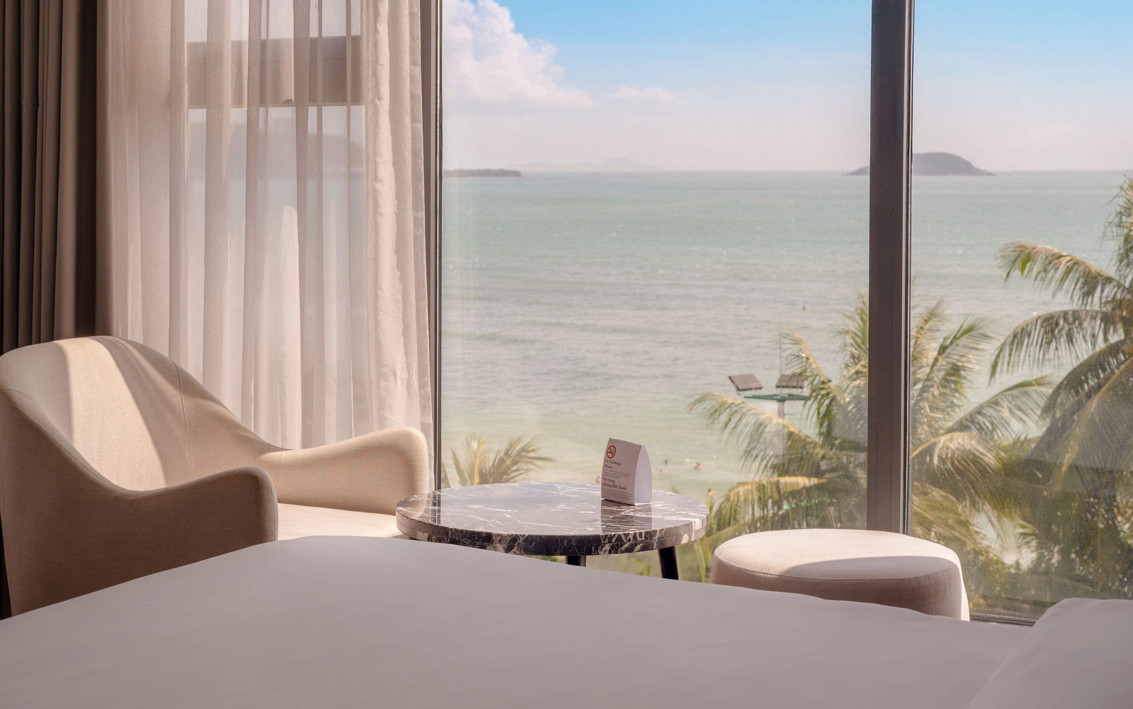 Dobbeltrom – superior, 1 queensize-seng, sjøutsikt | Allergitestet sengetøy, minibar, safe på rommet og individuelt innredet