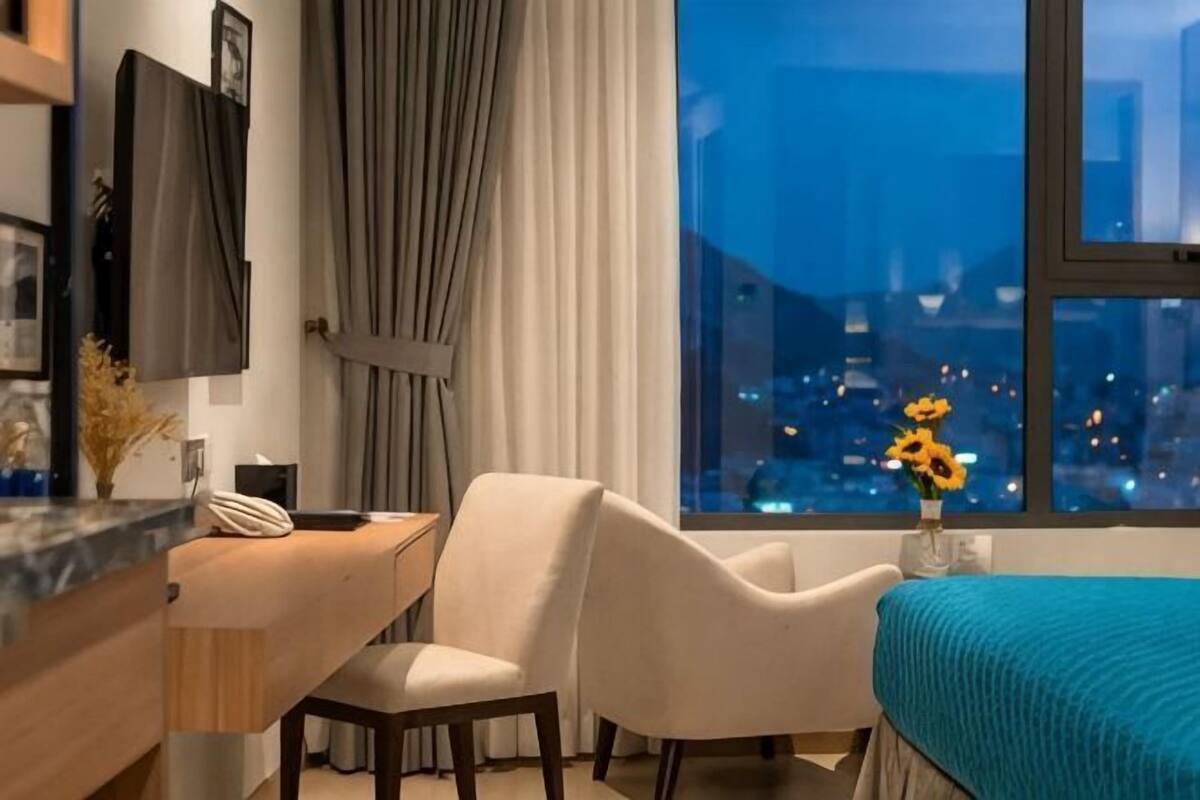 Hypo-allergenic bedding available, minibar, in-room safe, desk