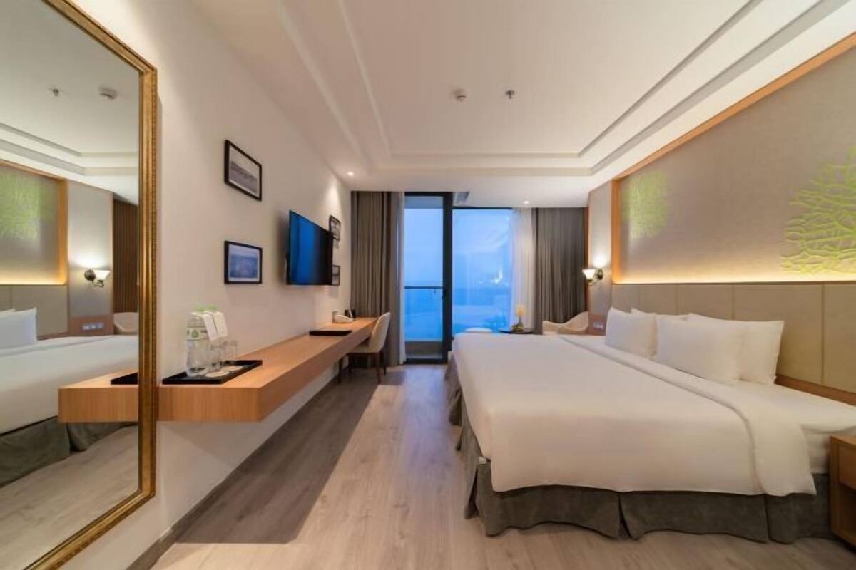 Minibar, in-room safe, individually furnished, desk