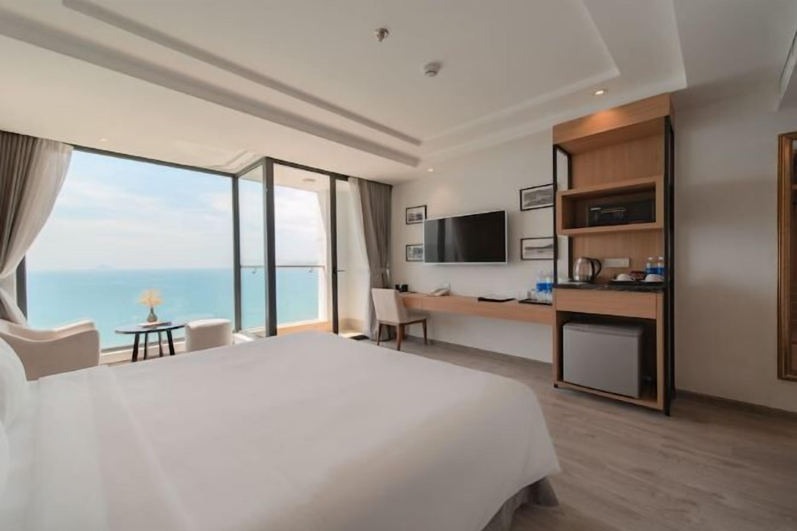 Literie hypoallergénique, minibar, coffres-forts dans les chambres