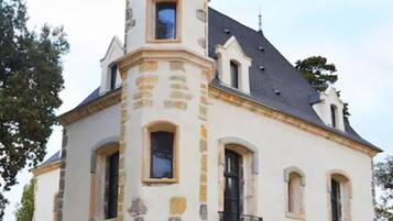 Mặt tiền nơi lưu trú