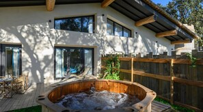 Duplex, 2 Bedrooms, Vineyard View | Private spa tub