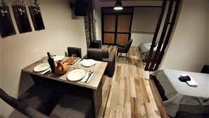 Select Comfort beds, minibar, blackout curtains, soundproofing - Perneia Rooms (Askas)