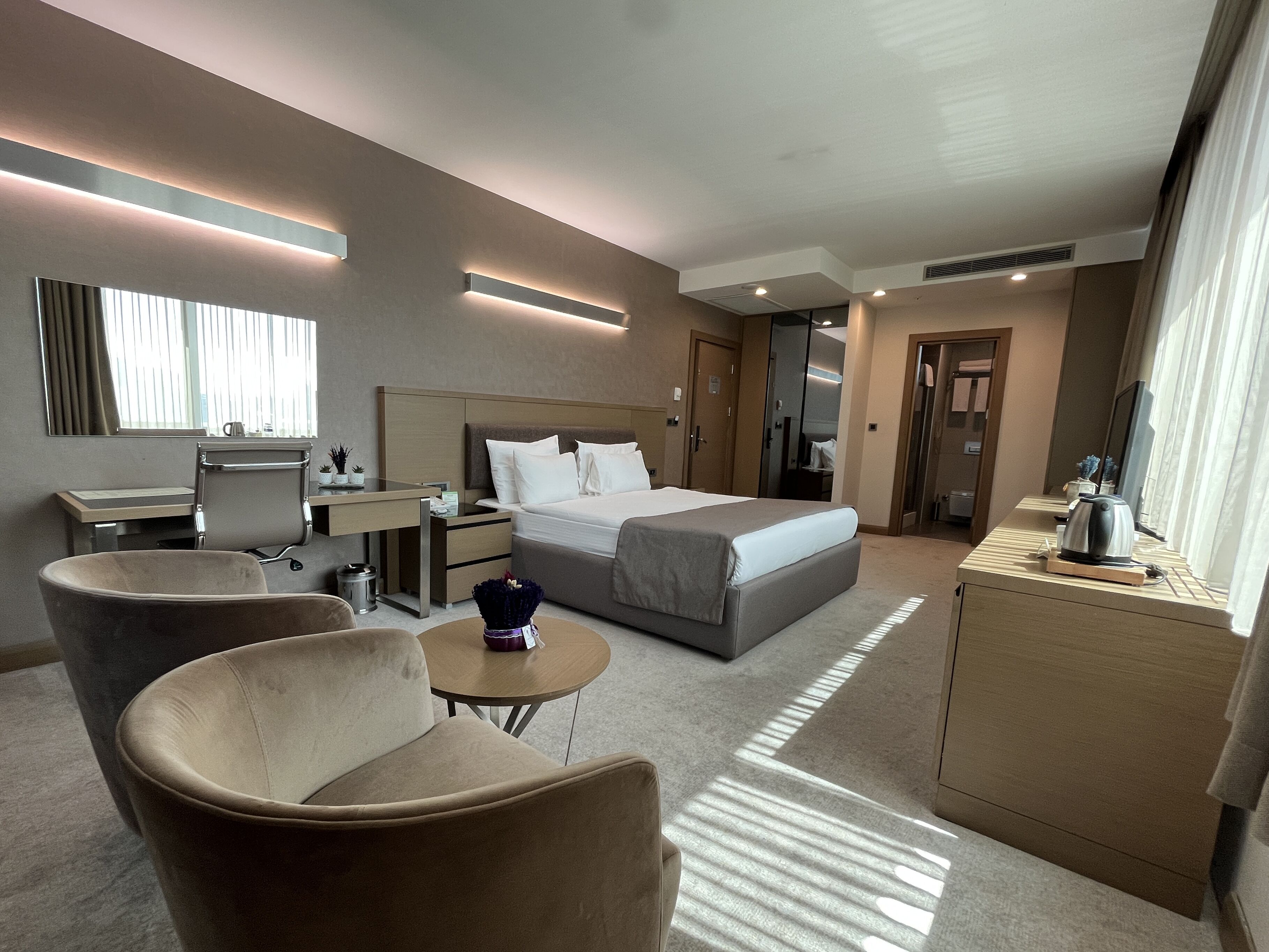 executive room, 1 king bed | 1 bedroom, minibar, in-room safe, individually decorated