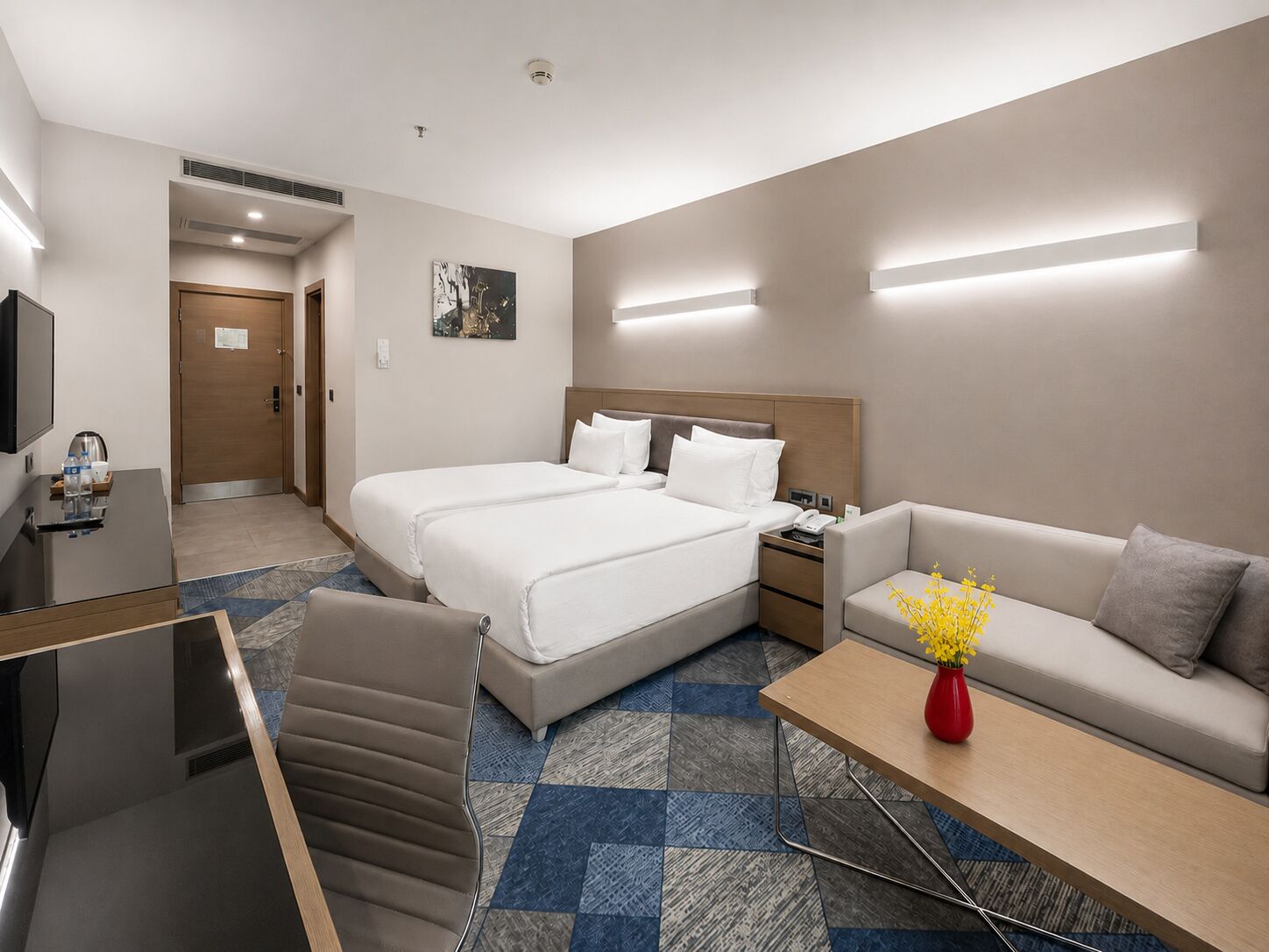 Deluxe Room, 2 Single Beds | Minibar, in-room safe, desk, laptop workspace