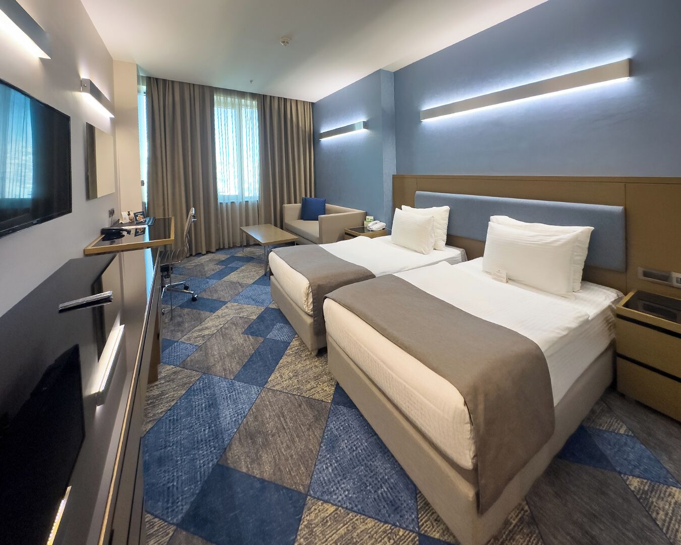 Minibar, in-room safe, individually decorated, individually furnished