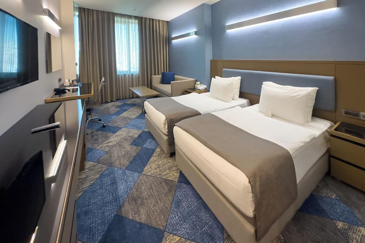 Minibar, in-room safe, individually decorated, individually furnished