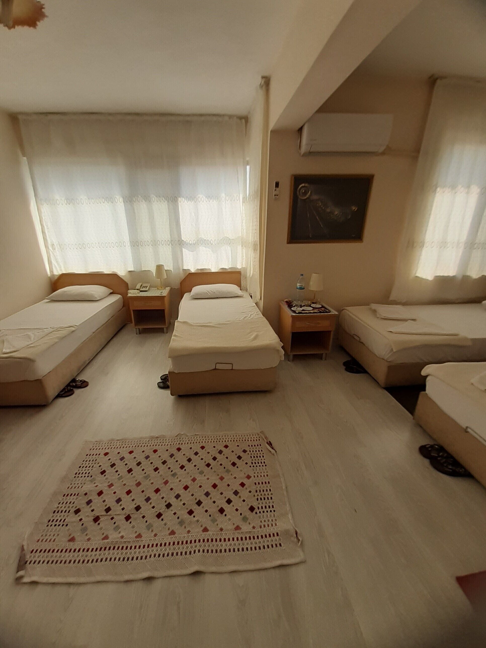 classic quadruple room | soundproofing, free wifi, bed sheets