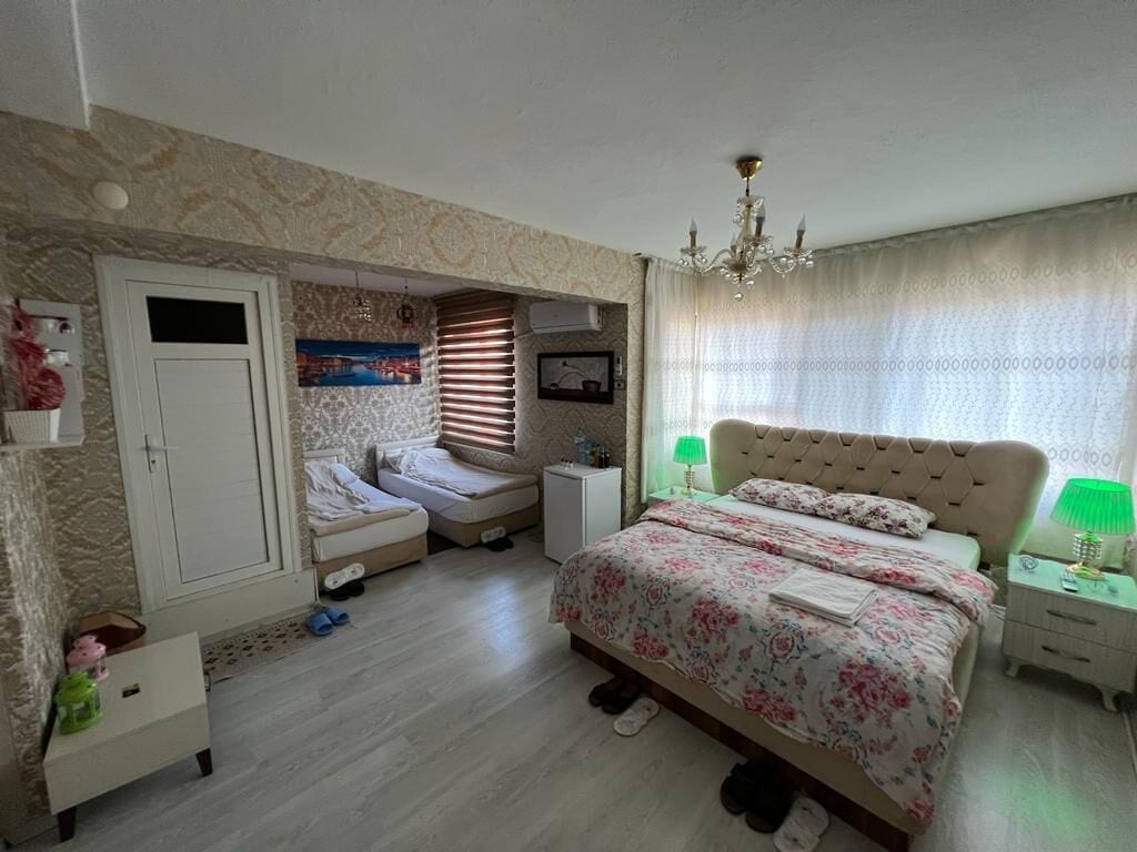 private family room | soundproofing, free wifi, bed sheets