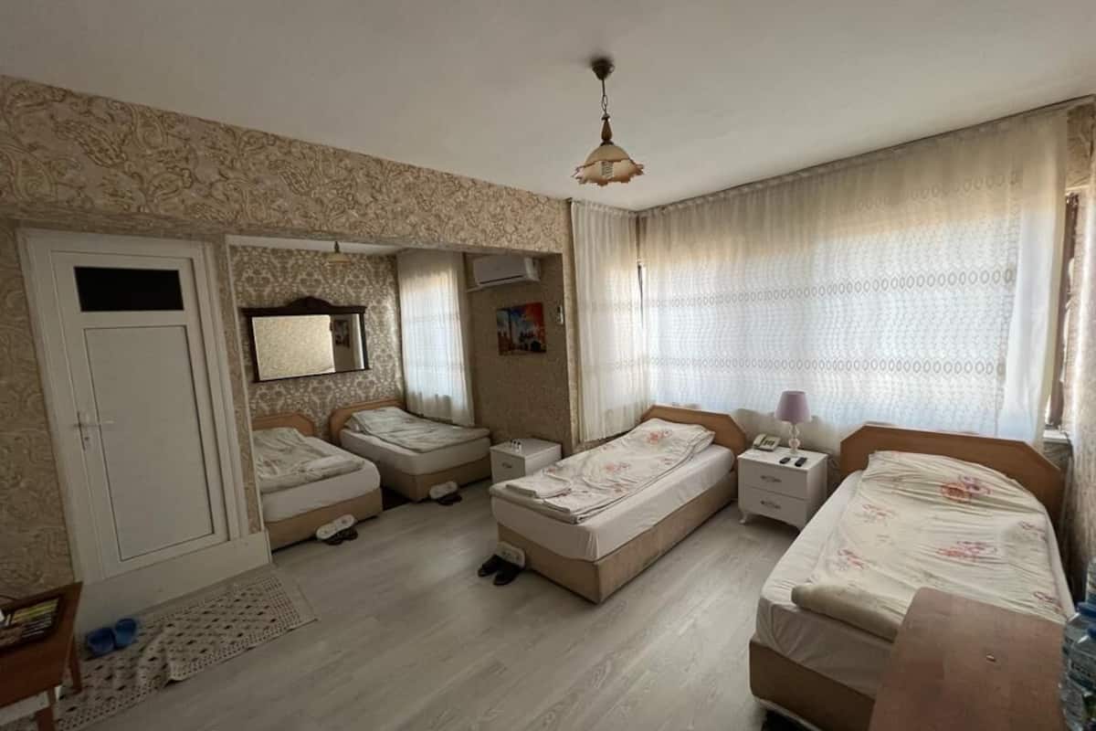 classic quadruple room | soundproofing, free wifi, bed sheets