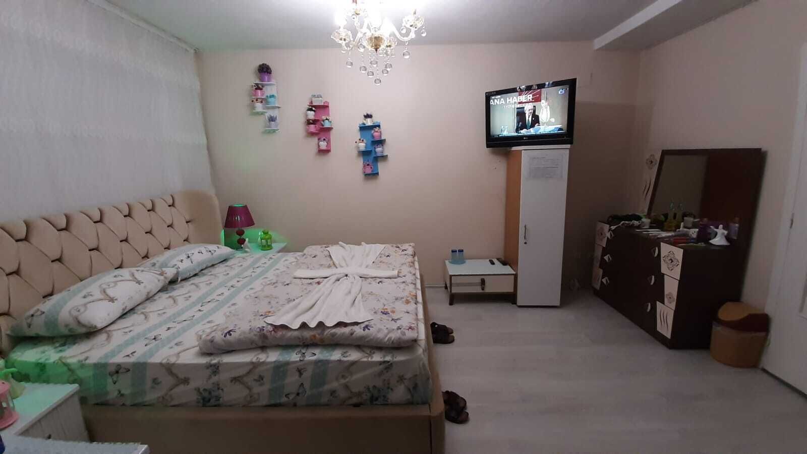 private family room | soundproofing, free wifi, bed sheets