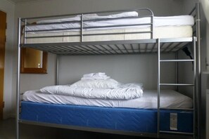 ห้องทวิน, ห้องน้ำรวม (Bunk bed) | ผ้าปูที่นอน