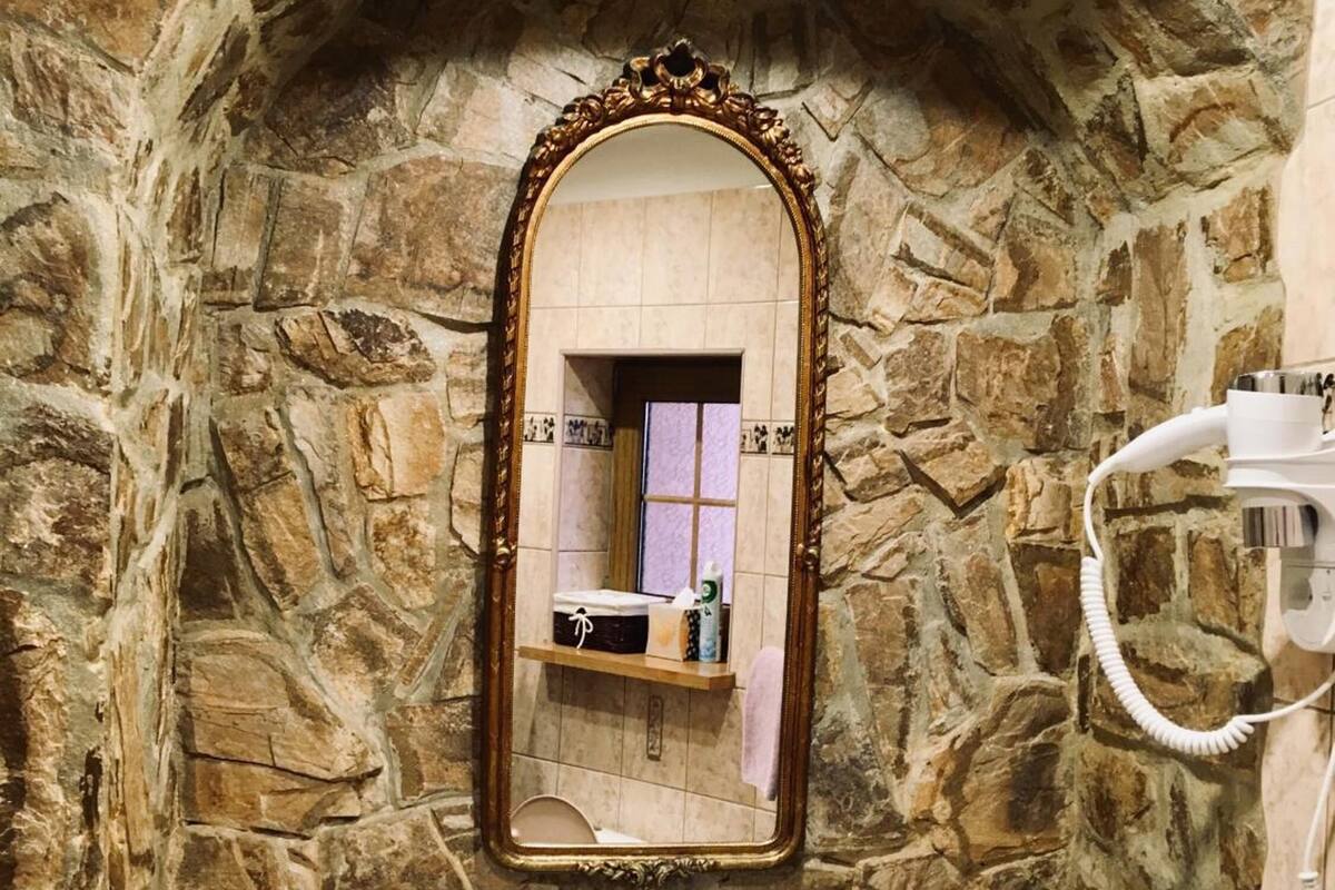 towels, toilet paper