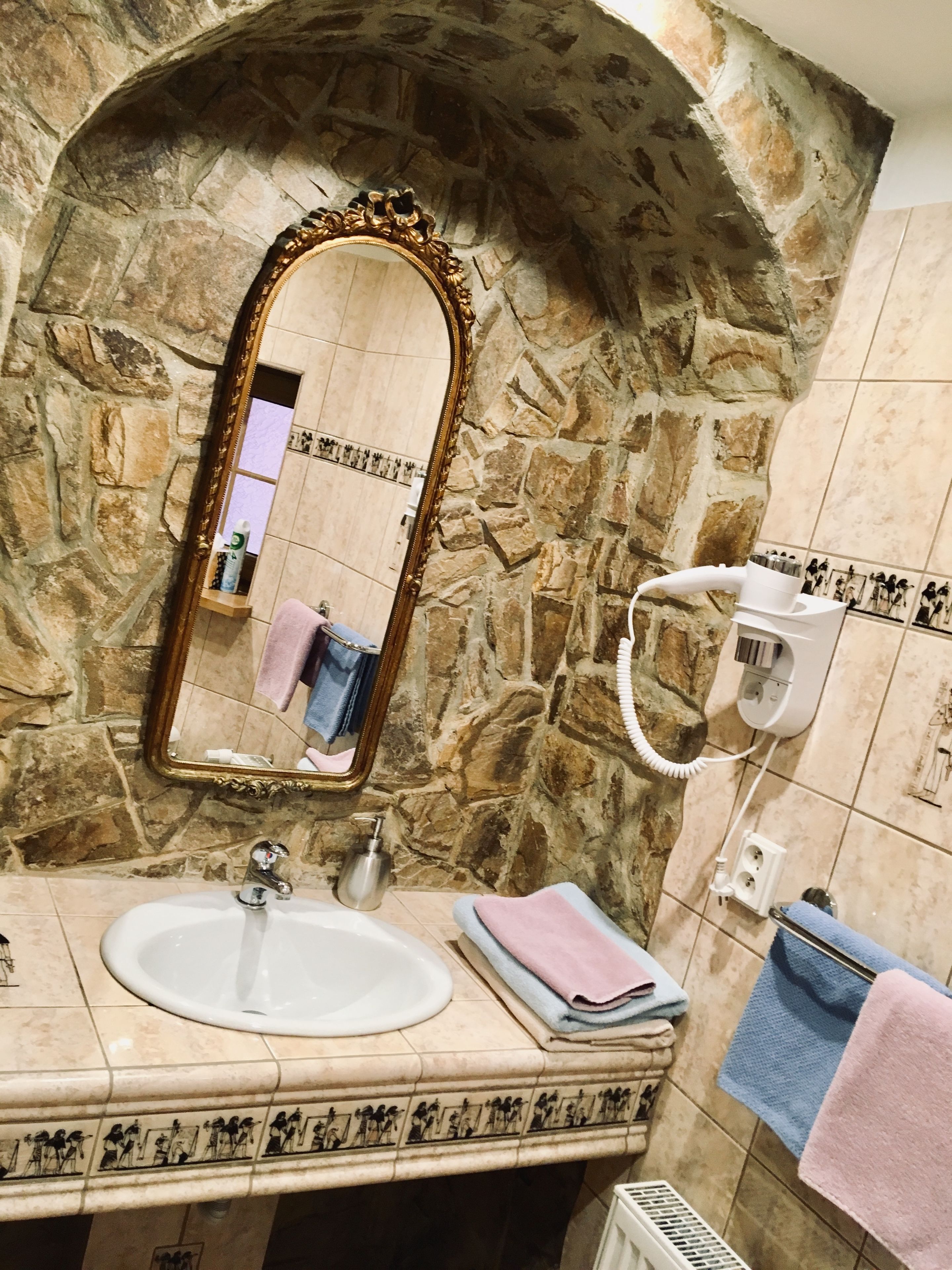 classic triple room | bathroom | towels, toilet paper