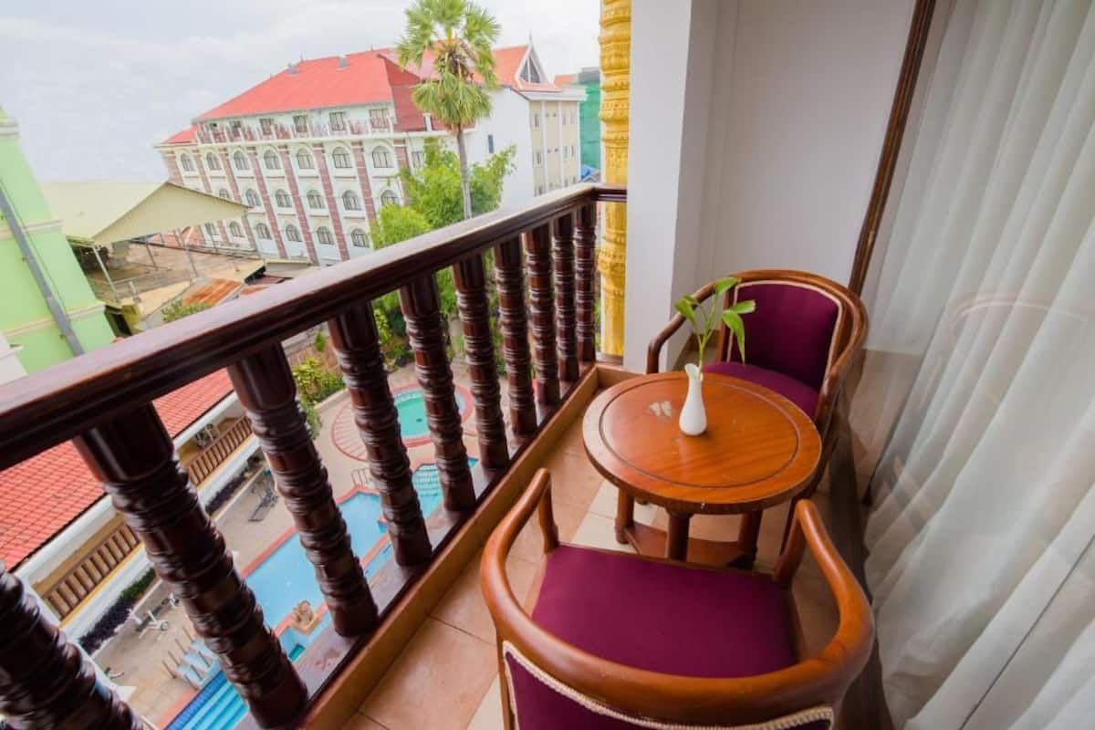 Deluxe Triple Room | Balcony
