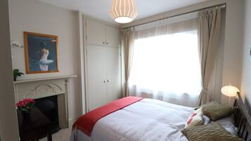 Apartment (1 Bedroom) | 1 bedroom, laptop workspace, iron/ironing board, free WiFi