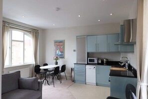 Apartment (1 Bedroom) | Private kitchen - Stylish Light-filled 1 Bedroom Flat In Hammersmith (London)