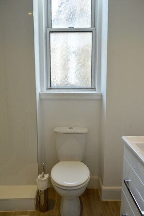 Apartment (2 Bedrooms) | Bathroom - Central and Inviting 2 Bedroom Apartmentperfect for Festival (Edinburgh)
