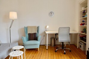 Apartment (2 Bedrooms) | Living room - Central and Inviting 2 Bedroom Apartmentperfect for Festival (Edinburgh)