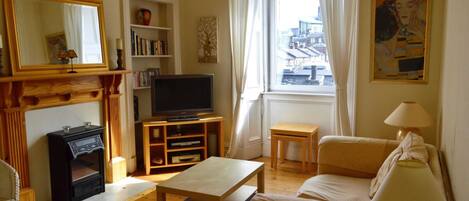 Apartment (1 Bedroom) | Living room