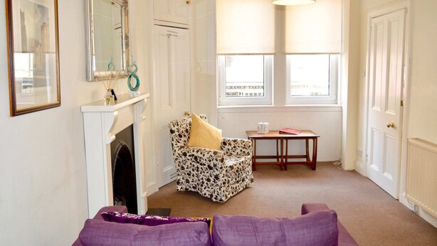 Apartment (1 Bedroom) | 1 bedroom, laptop workspace, WiFi (free), bed sheets - Cosy and Inviting 1 Bedroom Apartment in Central Location (Edinburgh)