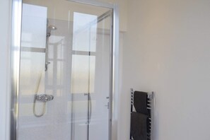 Apartment (1 Bedroom) | Bathroom