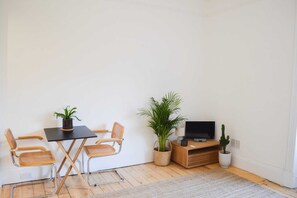 อพาร์ทเมนท์ (1 Bedroom) | ครัวส่วนตัว | ตู้เย็นขนาดใหญ่, เตาอบ, เตาประกอบอาหาร, กาต้มน้ำไฟฟ้า