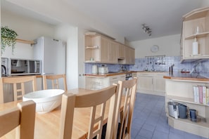 Huoneisto (3 Bedrooms) | Ruokailu omassa huoneessa