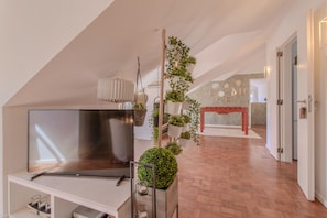 Apartment, 3 Bedrooms (3rd floor) | Living area
