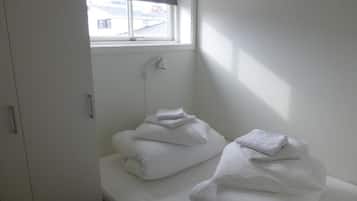 1 bedroom, bed sheets