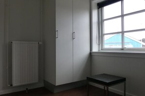 Habitació amb dos llits individuals econòmica, bany compartit (Bunk bed) | 1 dormitori i roba de llit