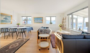 Villa Deluxe, 3 chambres | Aire de séjour | Téléviseur à écran plat
