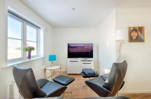 Deluxe Villa, 3 Bedrooms | Living area | Flat-screen TV - IceCap Lux (Ilulissat)