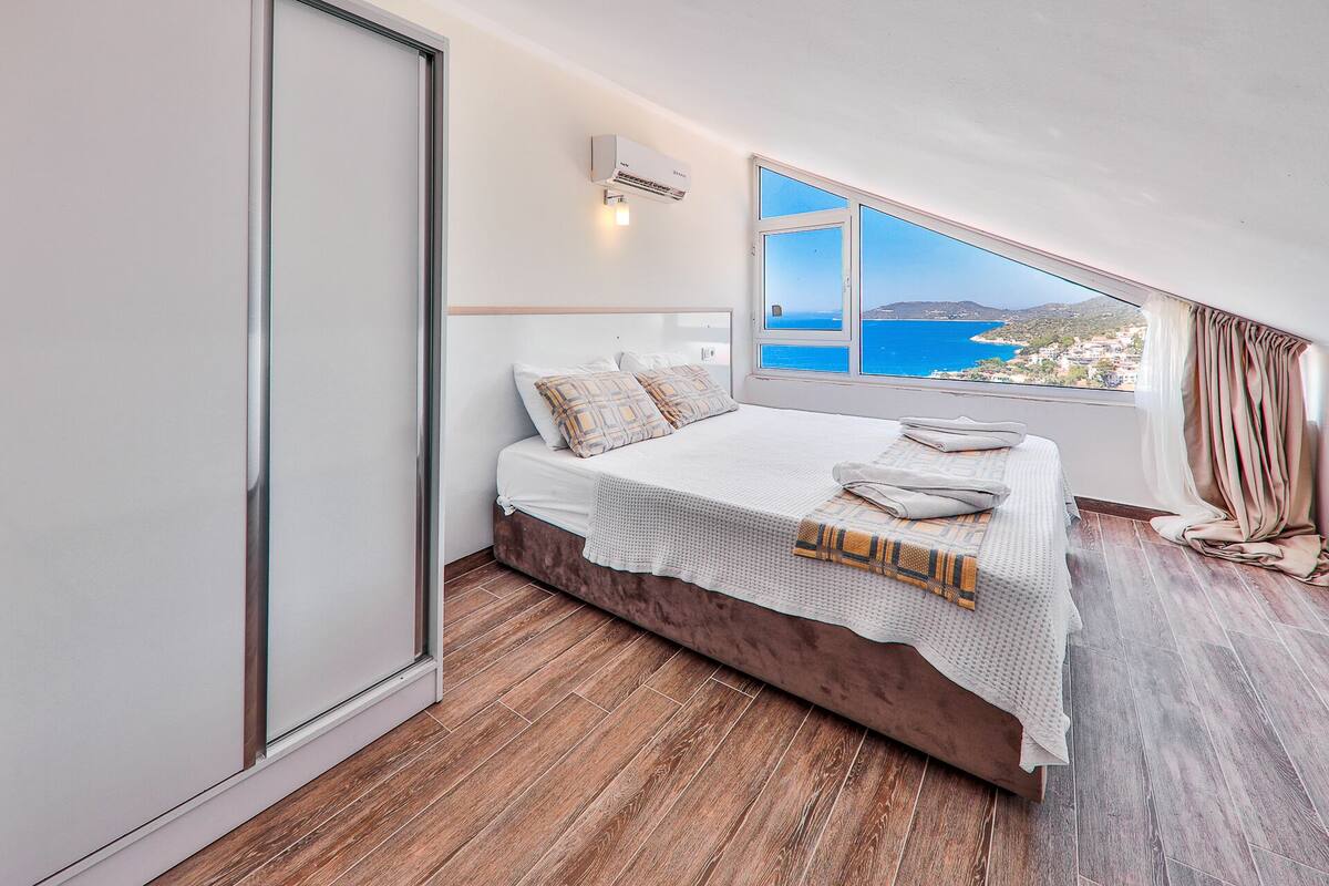 Penthouse, 1 Double Bed with Sofa bed, Sea View | Soundproofing, iron/ironing board, free WiFi
