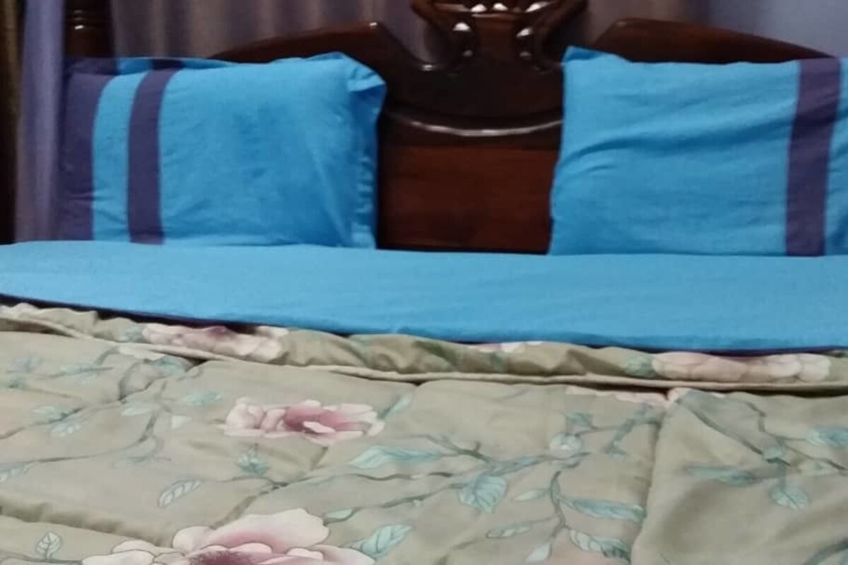 Desk, blackout drapes, WiFi (free), bed sheets