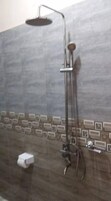 Tweepersoonskamer | Badkamer met douche