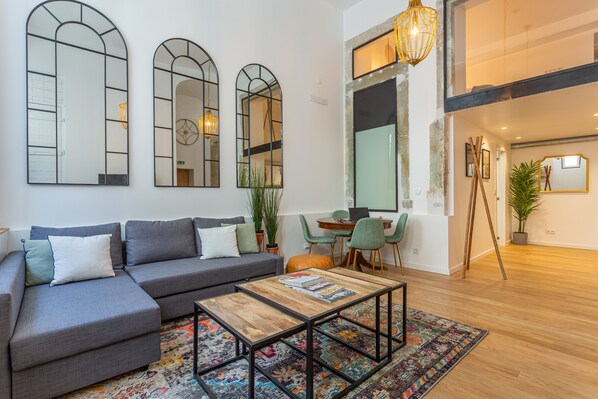 City Loft, 1 Queen Bed (Nickel Artist Atelier) | Living area | 42-inch Smart TV with cable channels, TV, Netflix - Bairro Alto Bronze of Art Apartments (Lisbon)