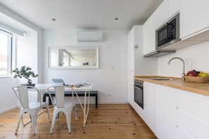 Estudi urbà (Tin Artist Atelier) | Zona de menjador de l'habitació
