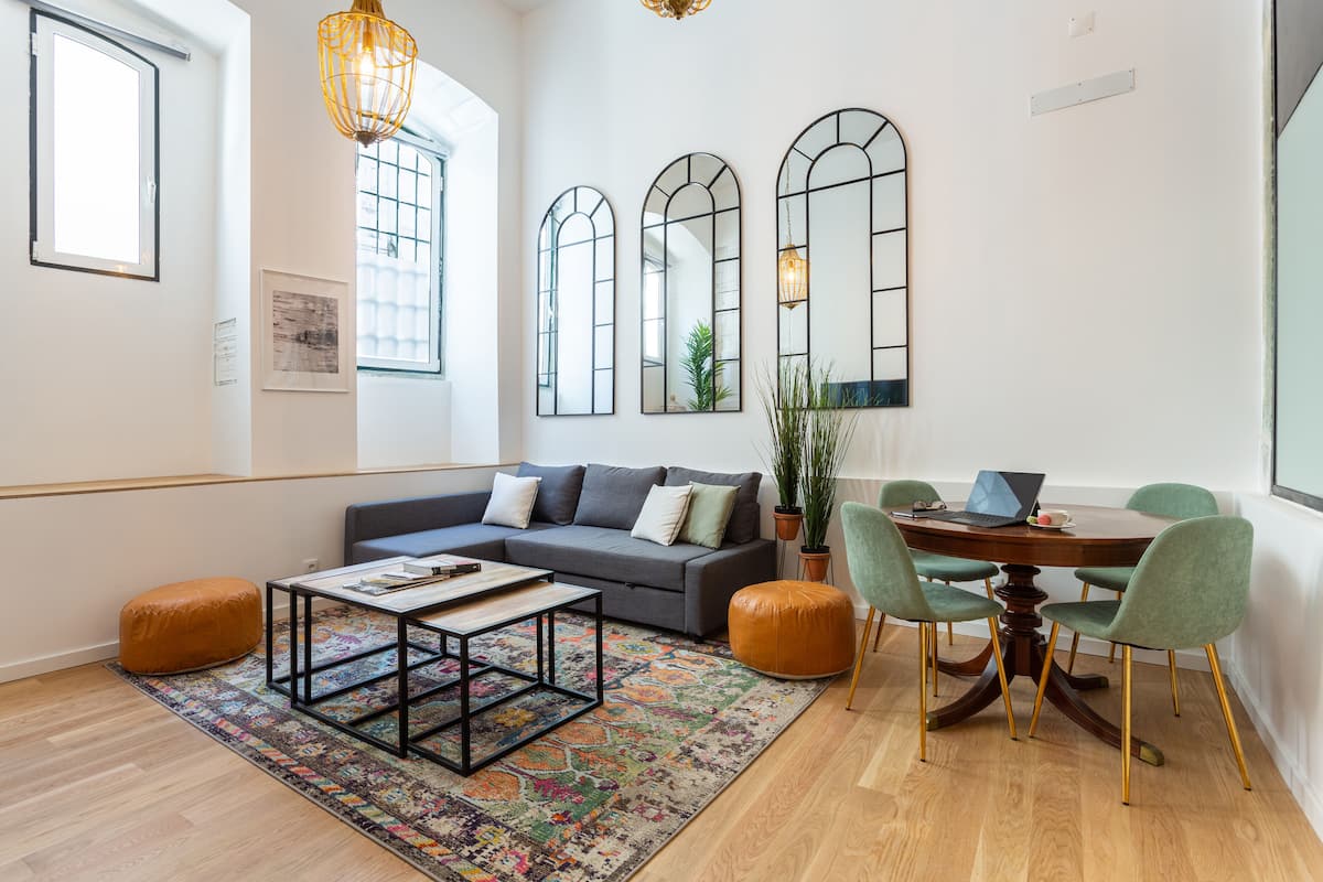 Loft City, 1 cama de matrimonio (Nickel Artist Atelier) | Zona de estar | Smart TV de 42 pulgadas con canales por cable, una televisión