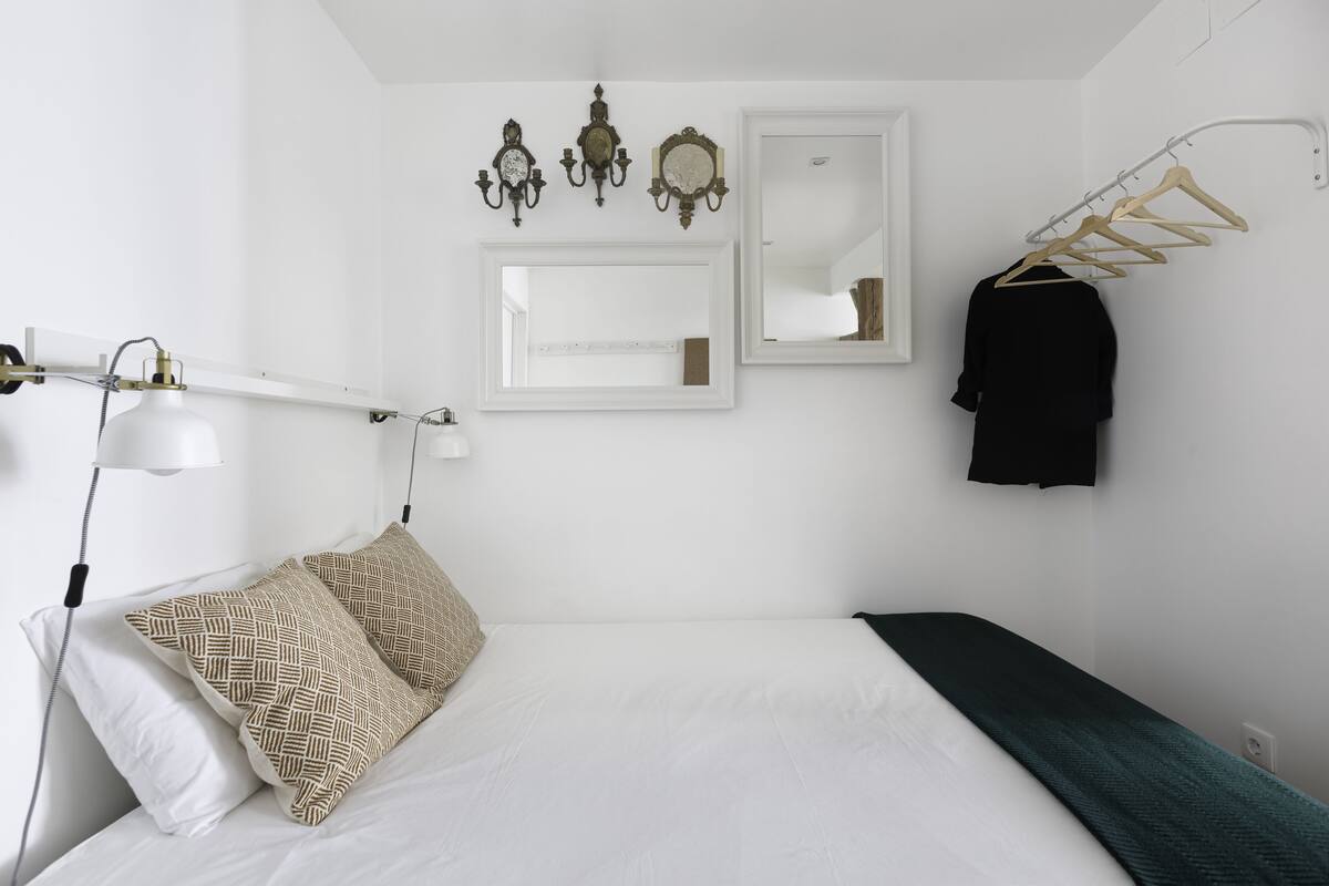 In-room safe, laptop workspace, blackout curtains, soundproofing