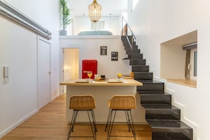 Signature-Loft, 2 Schlafzimmer (Nickel Artist Atelier) | Eigene Küche | Großer Kühlschrank, Mikrowelle, Ofen, Herdplatte