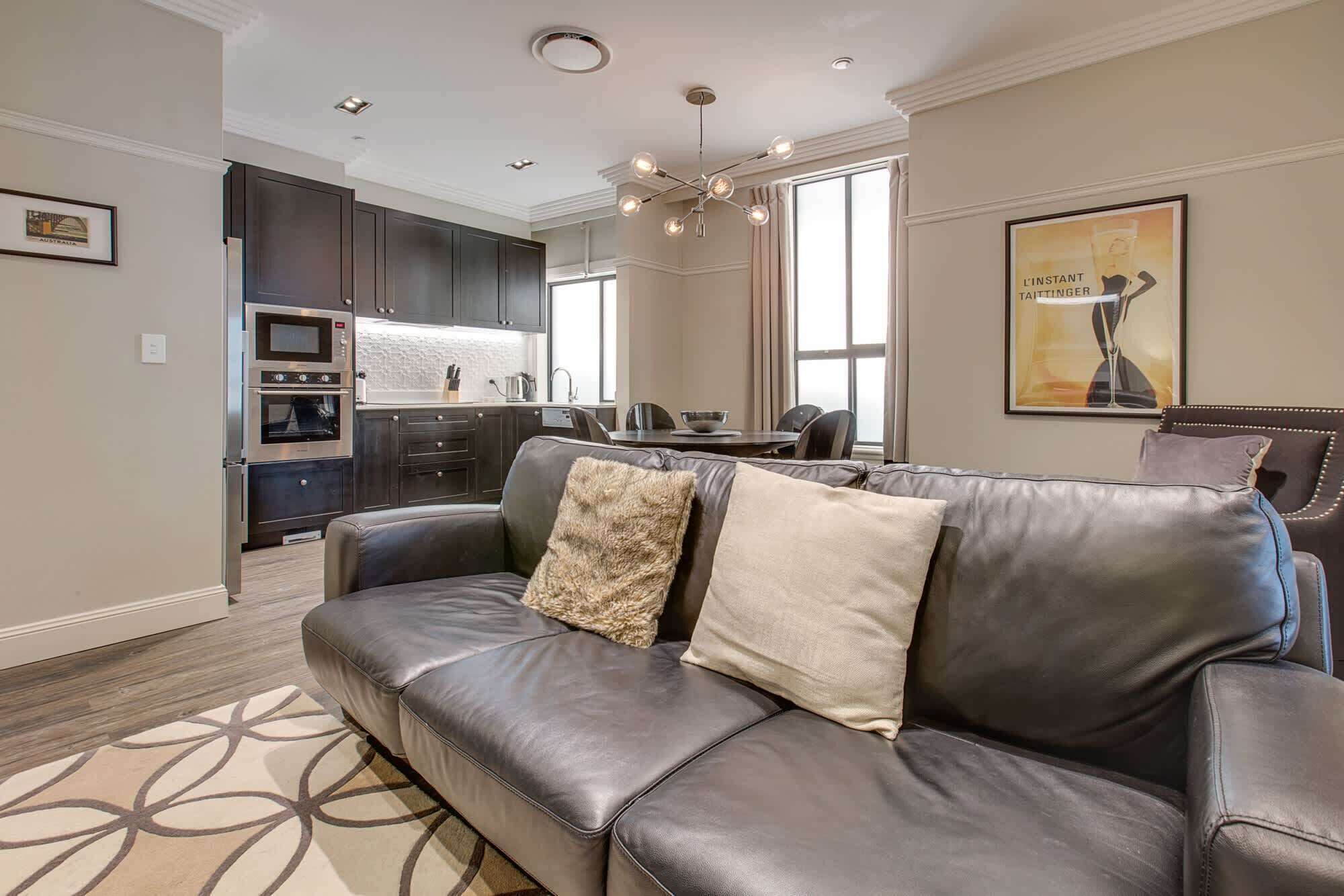 TV, peis og kontorer