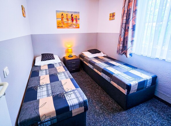 3 bedrooms, travel crib, WiFi